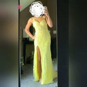 Home Coming, prom  Dress Size 2 to 4